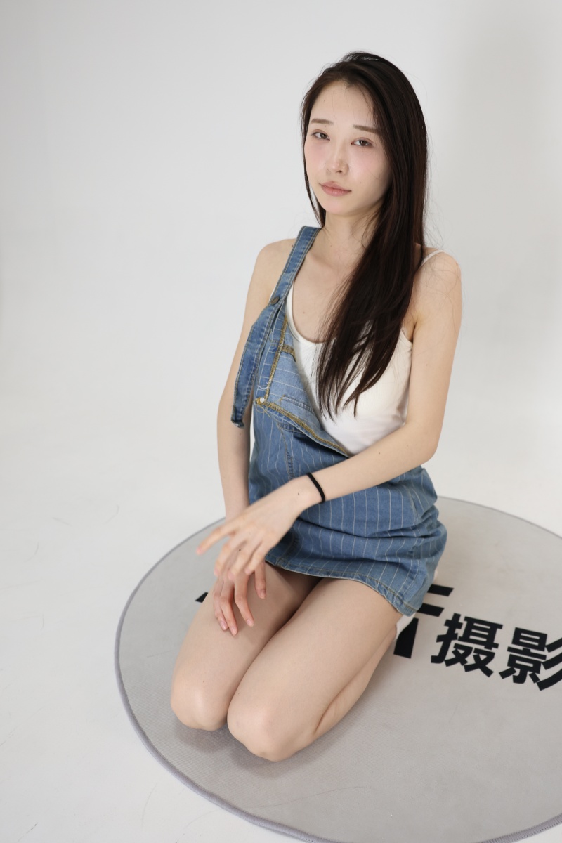 960期 小贝白袜背带裤-觅影