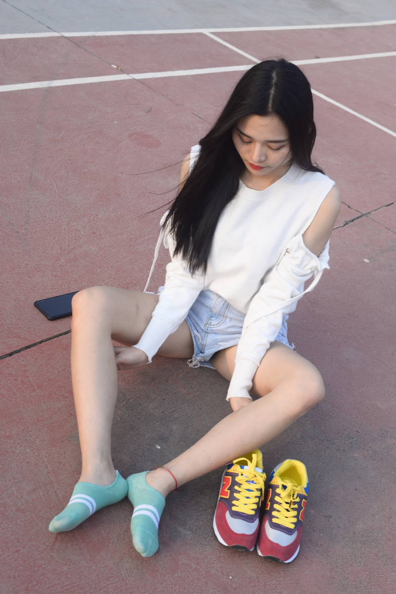 图片[2]-美女短裤船袜-觅影