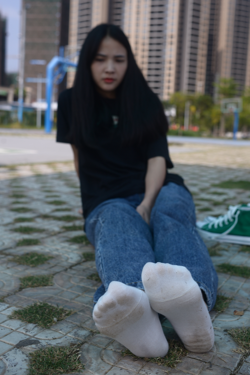 图片[2]-学妹户外牛仔裤帆布鞋-觅影