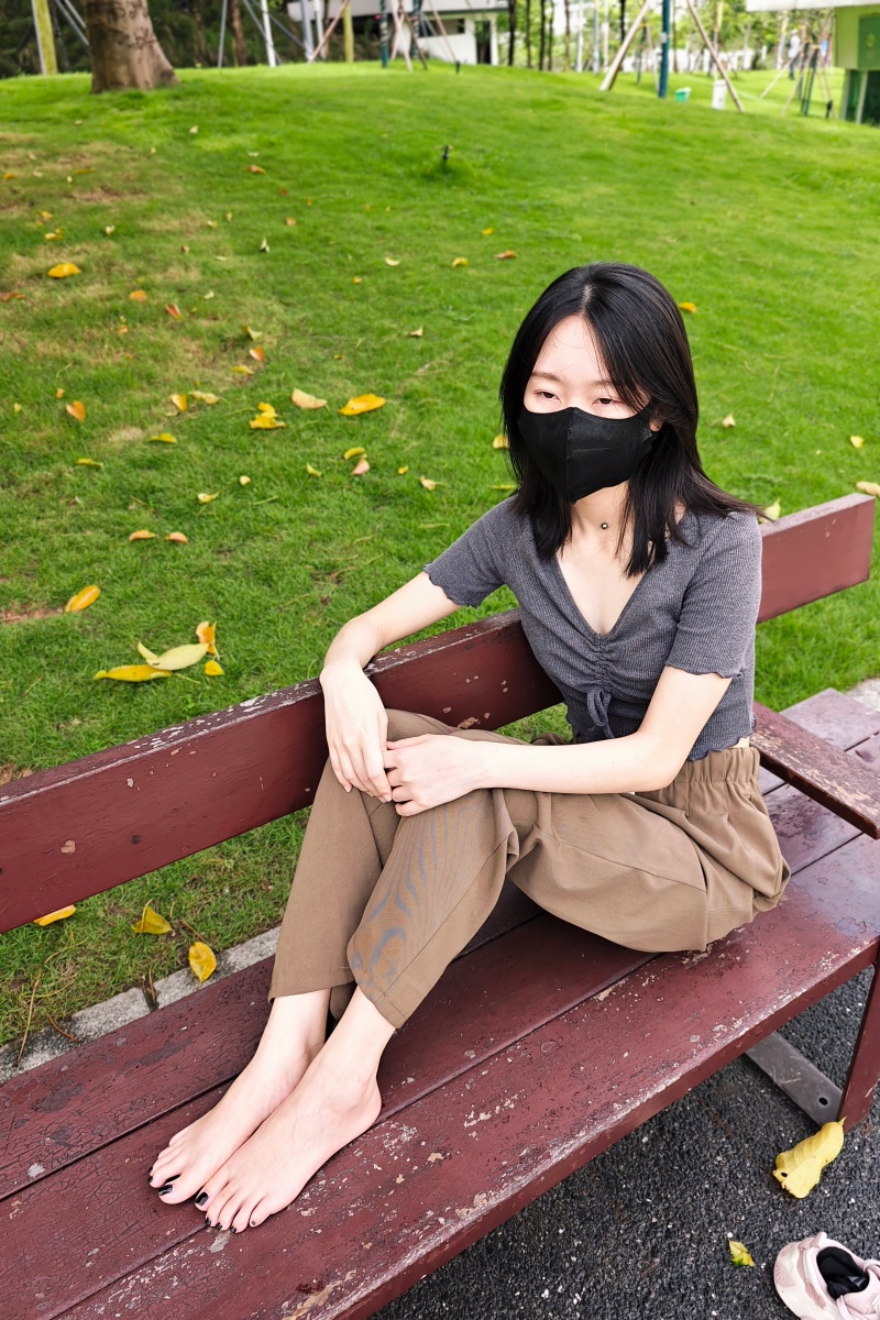 美女户外船袜裸足-觅影