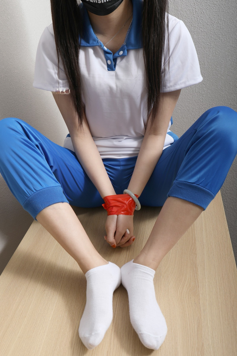 校服棉袜板鞋捆绑-觅影
