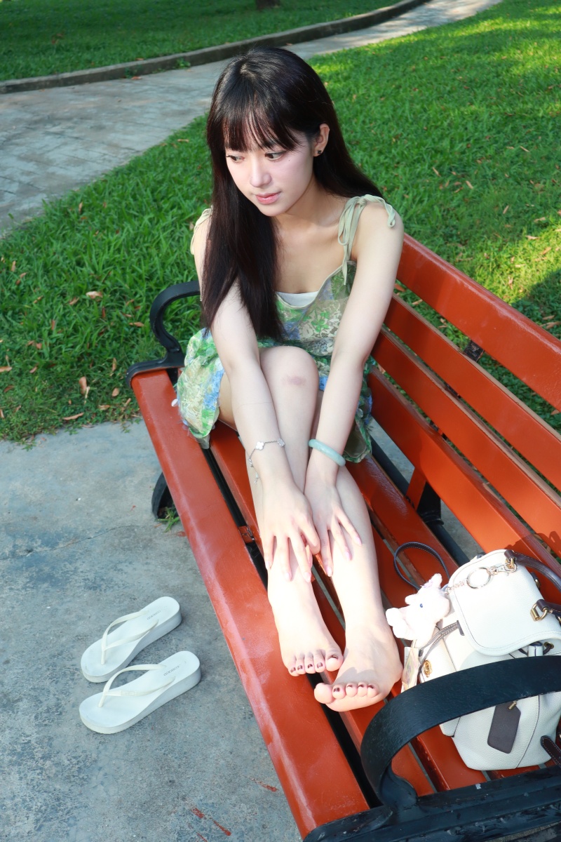 图片[2]-户外美甲吊带裙-觅影