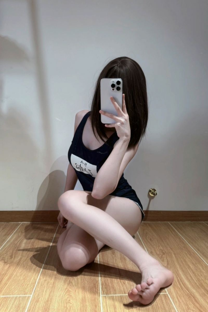 图片[3]-美少女自拍秀足-觅影